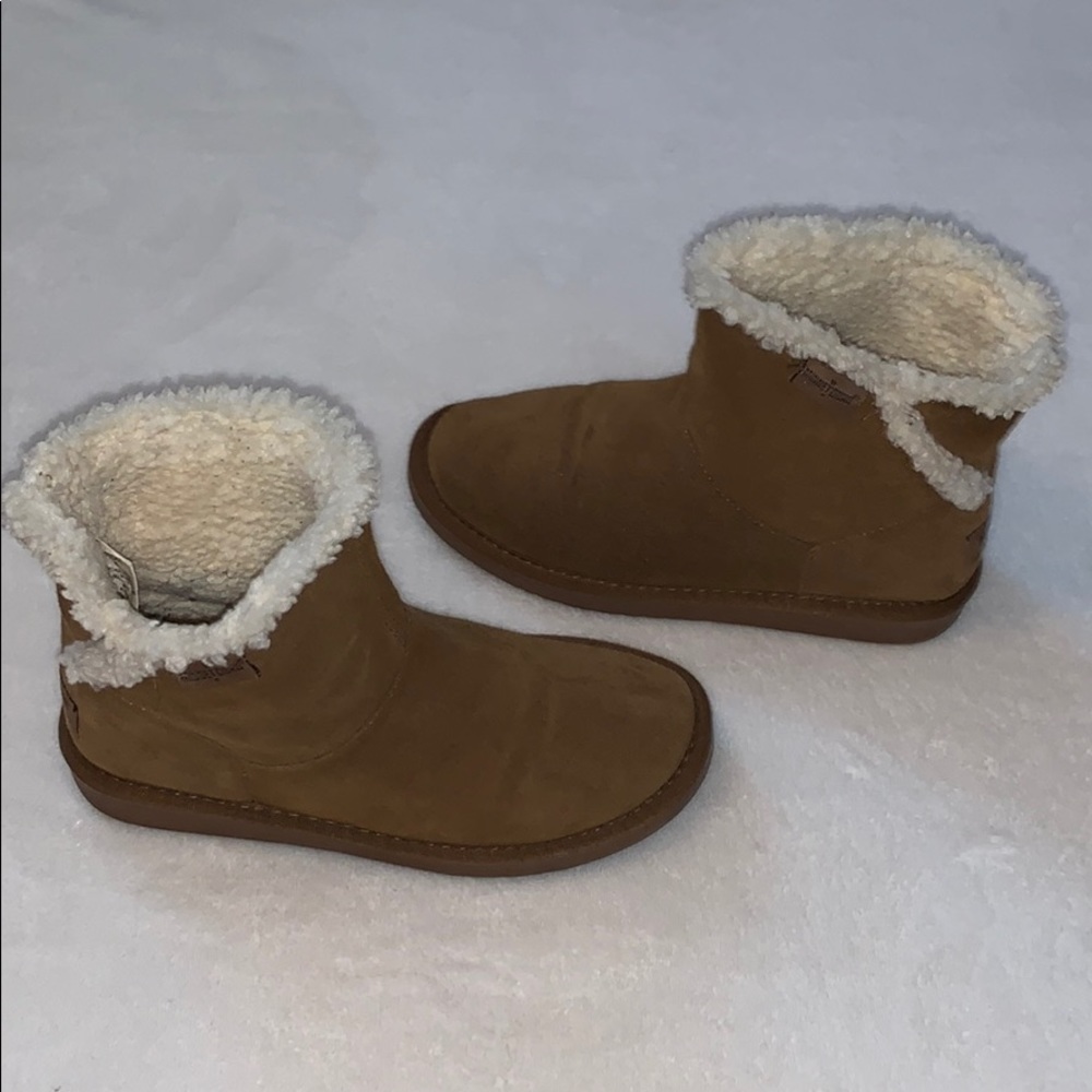 brown fuzzy boots